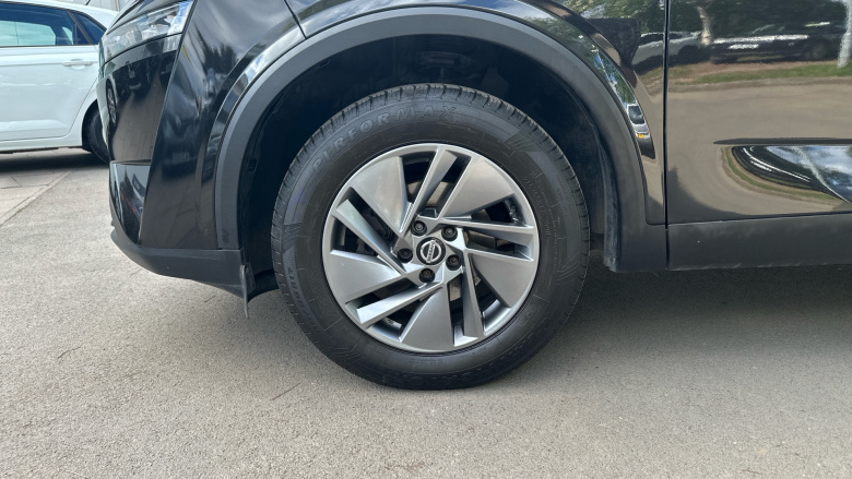 Nissan Qashqai 1.3 DiG-T MH Acenta Premium 5dr Petrol Hatchback